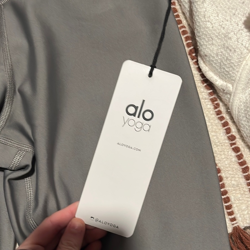 Brand new ALO LEGGINGS